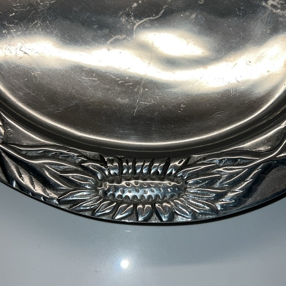 Vintage Pewter Sunflower Plate 1990s Made in Mexico 13 ½ “ diameter model 4432 - Picture 5 of 12